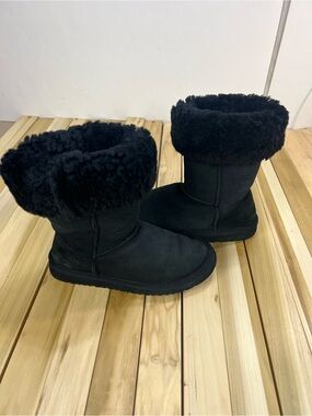 Y2k classic Ugg Tall boots women’s size 8W black sheepskin whims goth